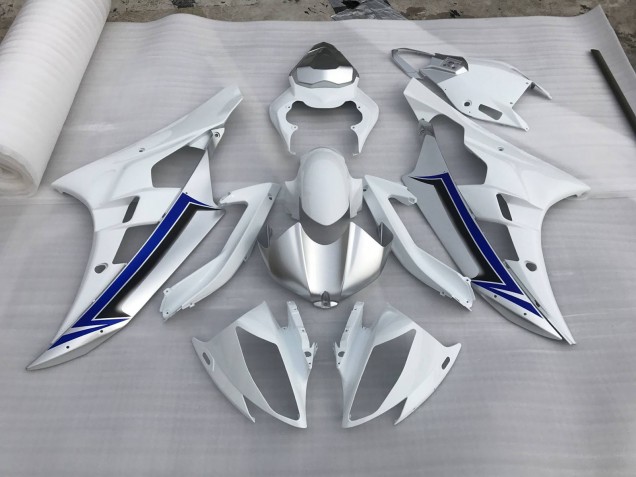 Silver and Blue - 2006-2007 Yamaha R6 Silver and Blue - 2006-2007 Yamaha R6